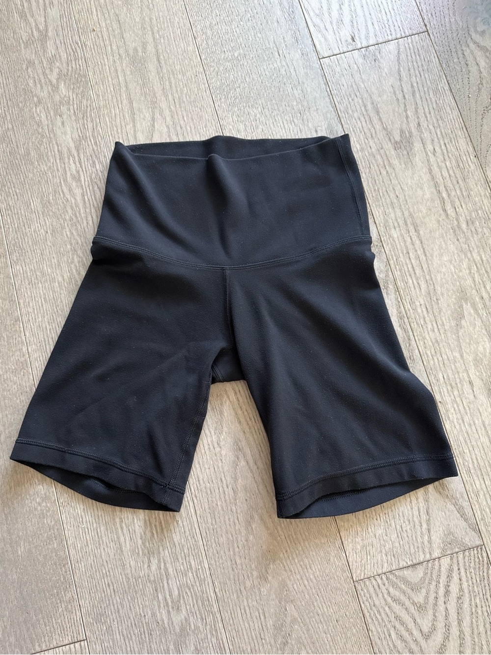 TNA Aritzia BUTTER Cheeky Hi-Rise Shorts in size XS